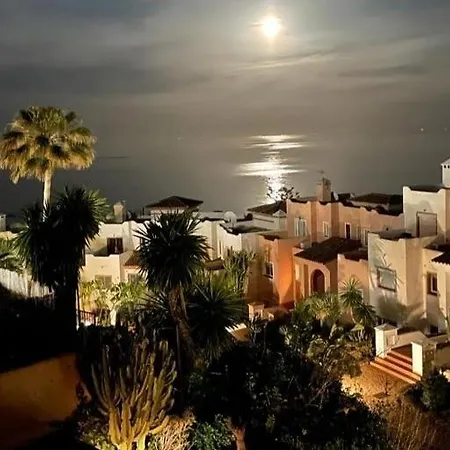 아파트 Floor With Magic View