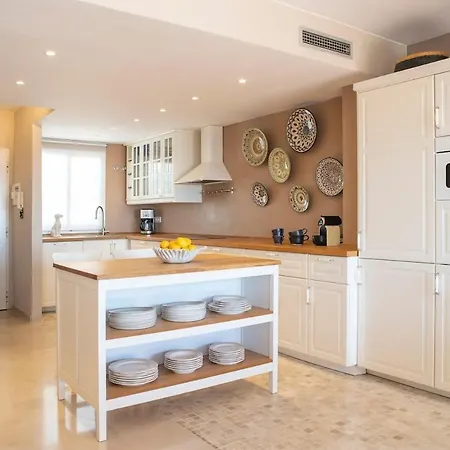 아파트 Floor With Magic View 카사레스